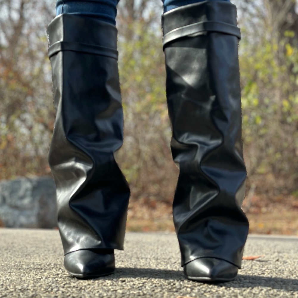 Boots - Picture 3 of 4